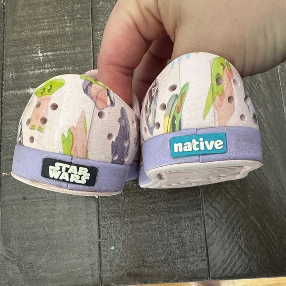 NATIVE X STAR WARS Girls Pink Purple Mandolorian Grogu Jeffersons Size C5 - Picture 3 of 7